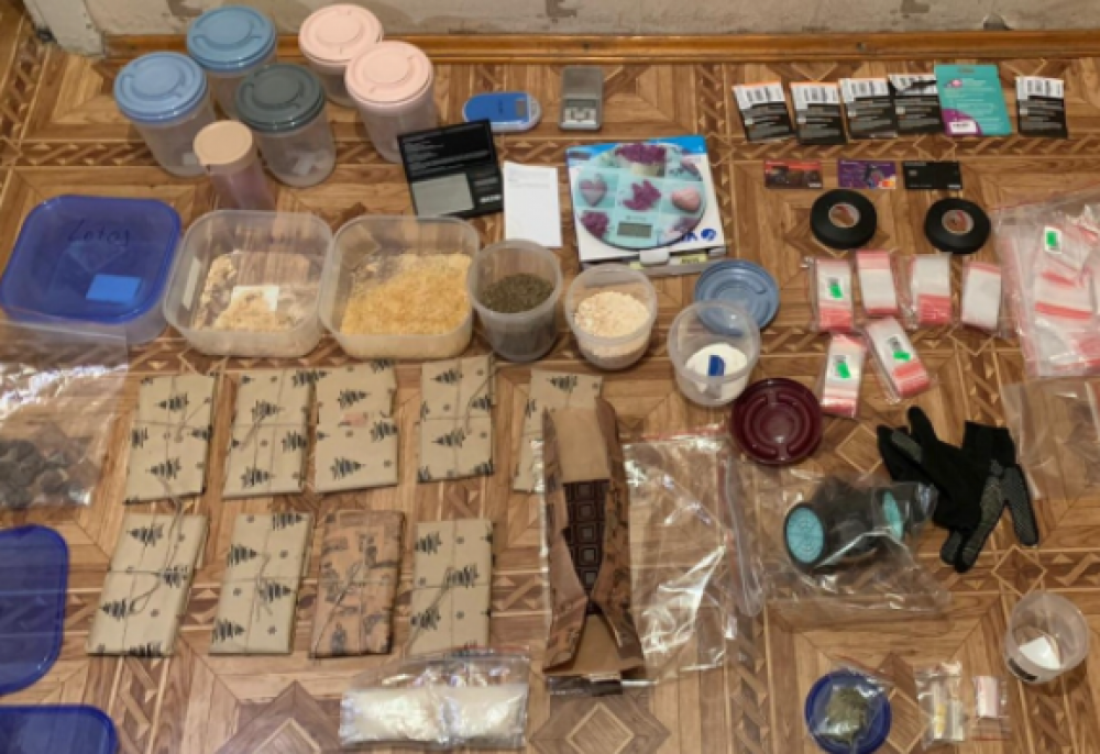 Au fost reținuți destinatarii celor 2 kg de droguri depistate la un pieton care intenționa să le introducă în Moldova
